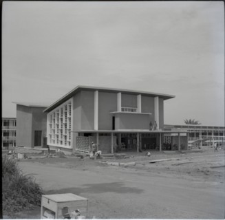 Ibadan, University College, theatre, outside