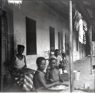 Ibadan: University College, Boys quarters, children