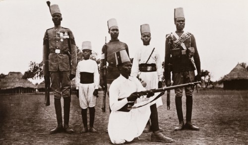 Six uniformed Sudanese soldiers armed with rifles