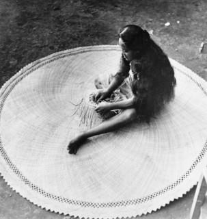 Weaving a mat from pandunas leaves