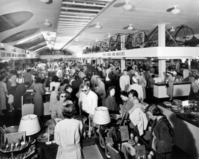 Cliff House Gift Shop Shoppers