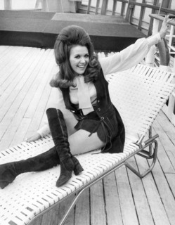 QE 2 Fashion Lass