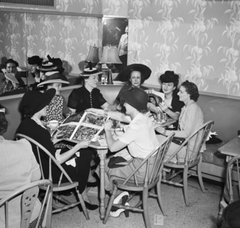 Women Fashion Buyers At Lunch