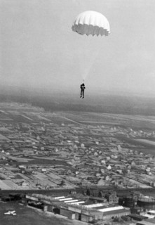Willi Ruge Parachute Photos