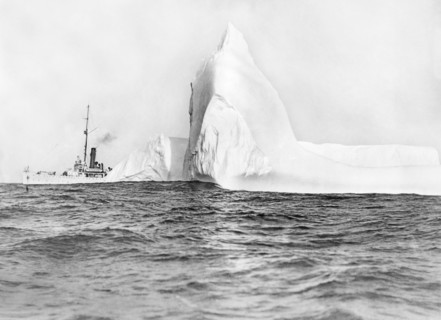 Coast Guard Tracks Icebergs