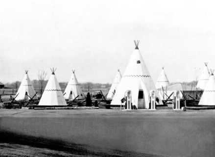 Wigwam Village Gas Station