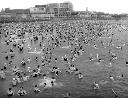 New Yorkers At Coney Island