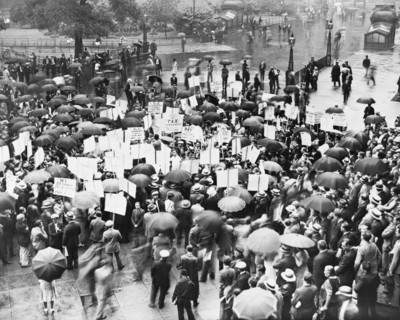 Crowd Protests Bank Failure