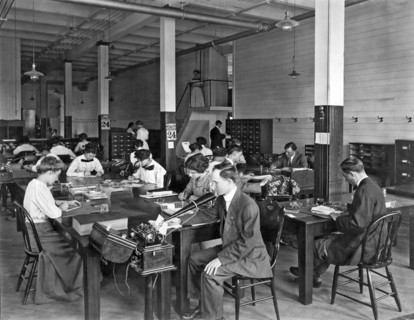 1905 Busy Office Scene