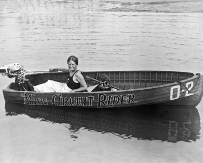 Girl speedboatdriver to race in President's Cup races