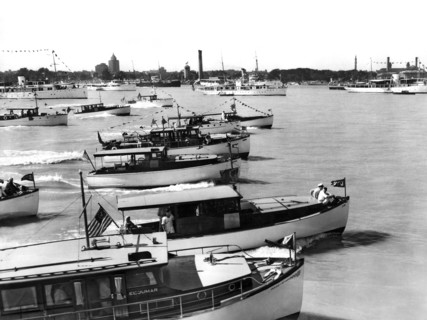 The start of the Liggett Trophy race on the Detroit River in Mic
