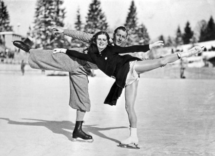 Pair Creates An Arabesque