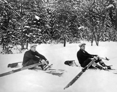 U Of W Crew Stage Toboggan Race