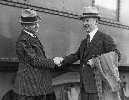 Senator Arrives For Racing