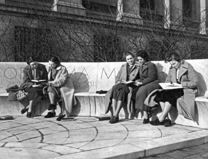 Students Study At Columbia