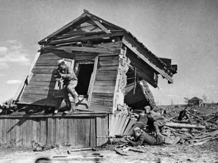 Russians Fighting Germans