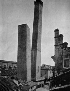 Torre asinelli tower in bologn