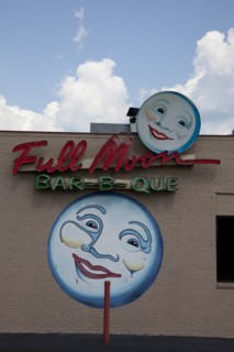 Full Moon Bar-b-que signs in Tuscaloosa, Alabama 2010