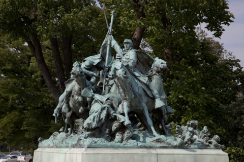 Federal Cavalry Officer with Sabre raised charges into Battle 2010