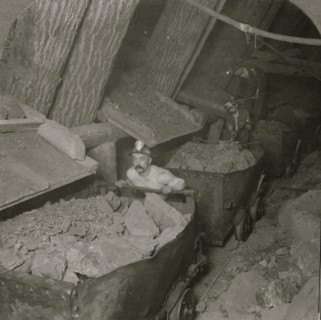 A mile underground--loading and handling cars with copper ore, Calumet-Hecla Mines, Calumet, Mich. 1916