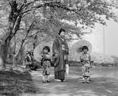 Madam Hiroshi Kawamura & children 1924