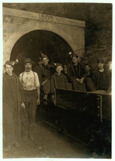 Main entrance, Gary W. Va. Mine. Drivers and miners going to work 7 A.M.  1908