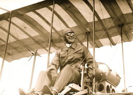 Harmon in aeroplane
