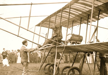 Harmon in aeroplane