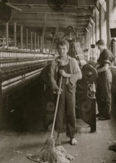 15 year old sweeper - Spinning and Spooling room  1916