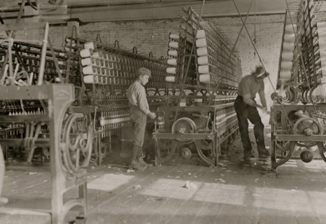 A doffer in the Melville Mfg. Co., Cherryville, N.C. 1908