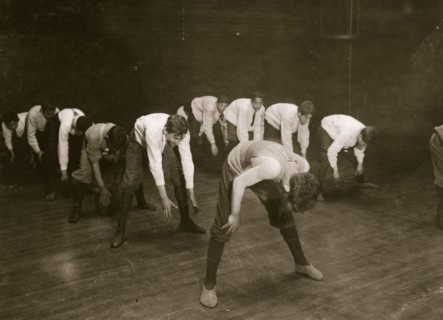 A game in the gymnasium. Henry St. Settlement, New York City.  1910