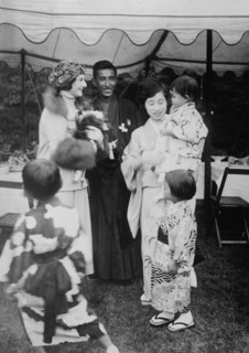 Anna Pavlova and Viscount Mishima & family