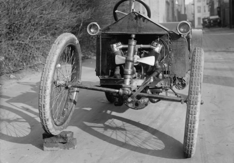 Automobile engines exposed with fan and steering column