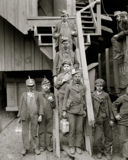 Breaker boys, Woodward coal breakers, Kingston, Pa 1895