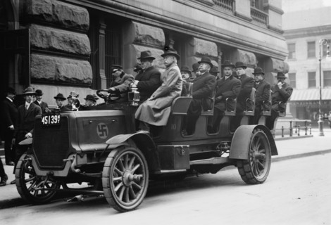 Jury Conveyed to Lunch in Murder Trial 1915