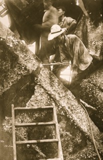 Cutting up the Battleship Maine 1912