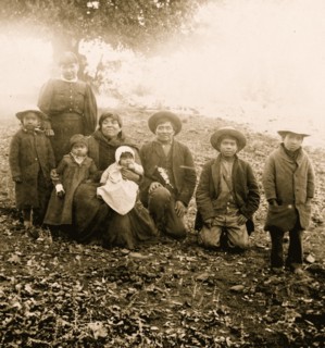 Digger Indian family 1906