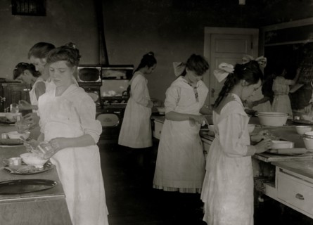 Domestic Science class in Horace Mann School.  1917
