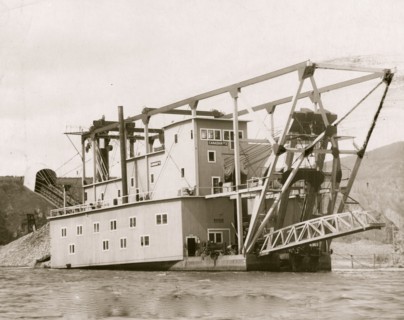 Gold dredge 1915