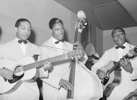 Entertainers at Black tavern. Chicago, Illinois 1941