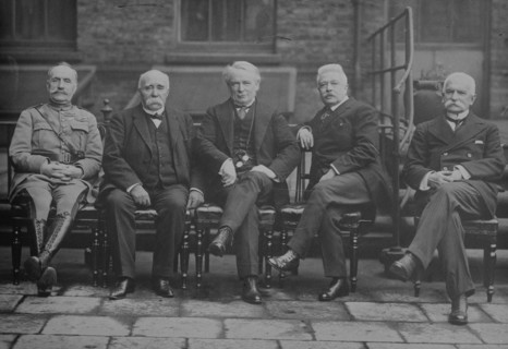 Foch, Clemenceau, Lloyd George, Orlando, Sonnino pose in world leader's conference