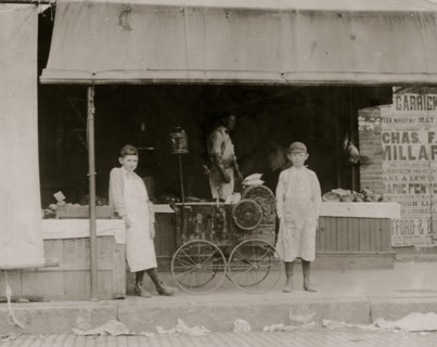 George H. Bogart, 720 Pine Street. Market vender, 11 years of age. Tends stand for 1 year. 1910