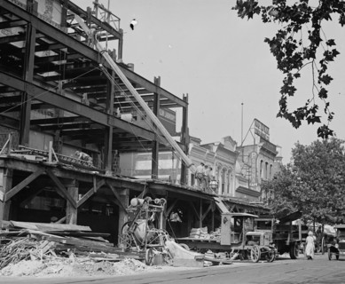 Iron Beam Falls during Construction of the National Theatre 1923