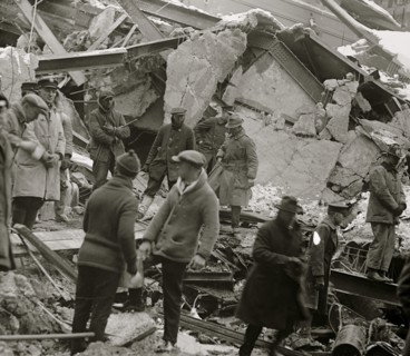 Knickerbocker Theatre in Washington DC collapse from the weight of snow 1922