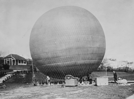 Lambert's Balloon getting ready to take off 1915