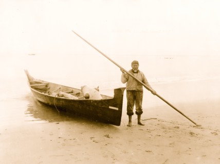 Light House Joe, an old Makah Indian by boat,  1911