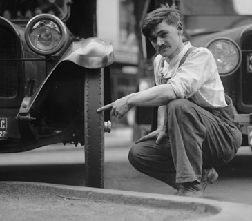 Auto Tire treads worn out 1922