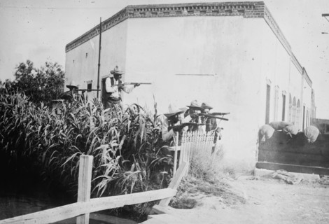 Battle of Juarez, Insurrectos on irrigation ditch 1913