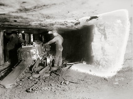 Mine Machinery operated to gouge a horizontal shaft 1922