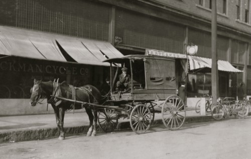 Mini Newsboy in LA 1916